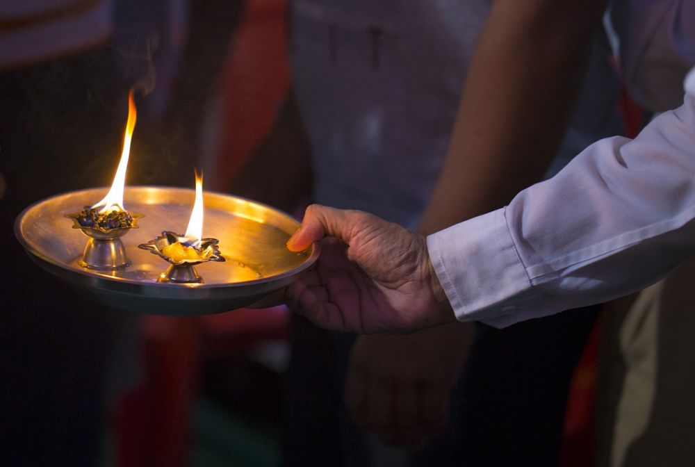 Viaggio in India alla scoperta di uno dei riti più scenografici e suggestivi